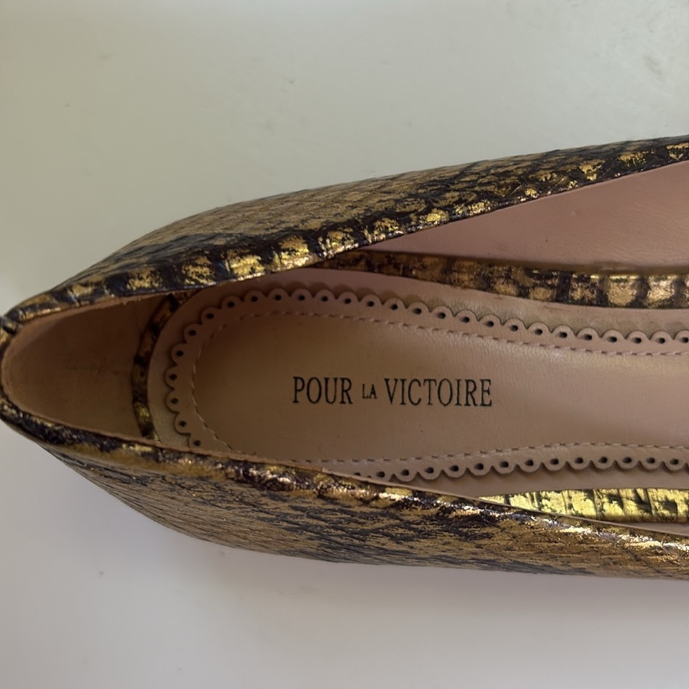 NWOT Pour La Victoire Gold Snakeskin Women's Flats, Sz 8 - Picture 11 of 12